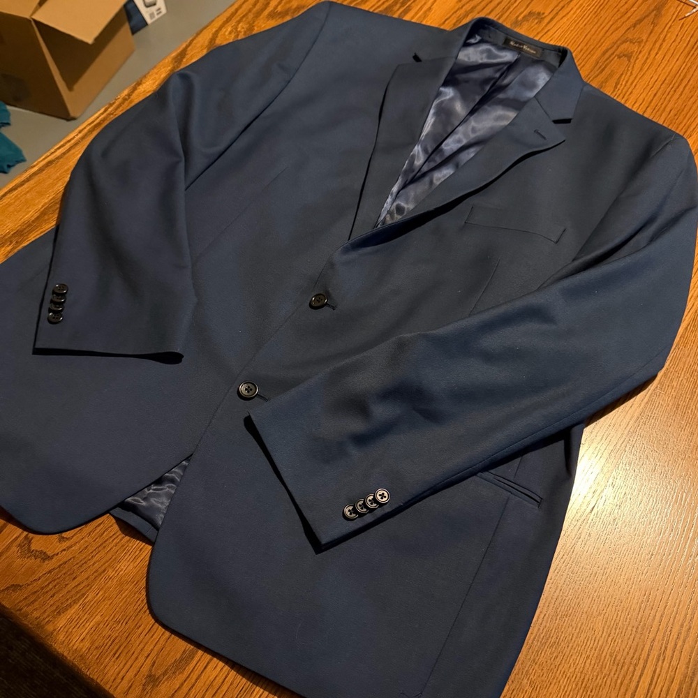 Michael Kors men’s navy blue suit 48R amazing condition and material polyester